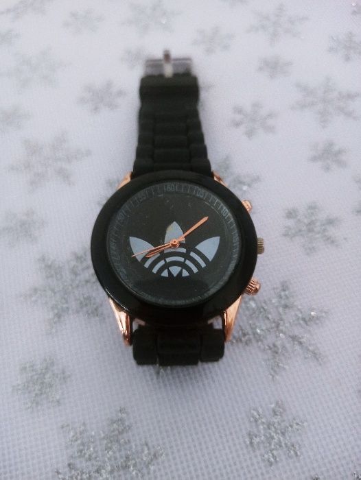 Czarny zegarek unisex na silikonowym pasku – Idealny Prezent na Święta