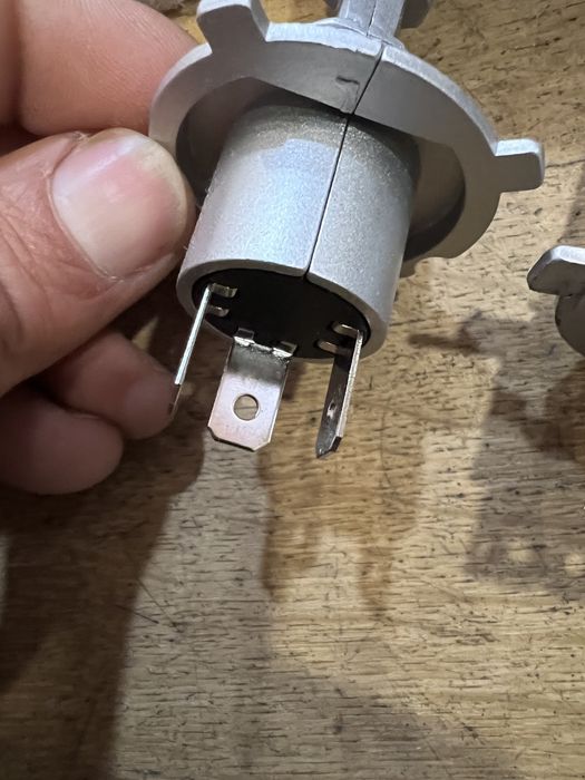 Par de Lâmpadas LED H4 para Carro/Mota - Novas (Super Brilhantes)