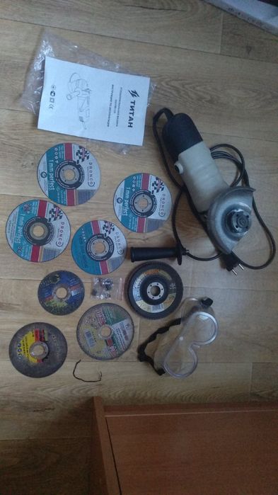 Болгарка Титан БШУМ 8-125