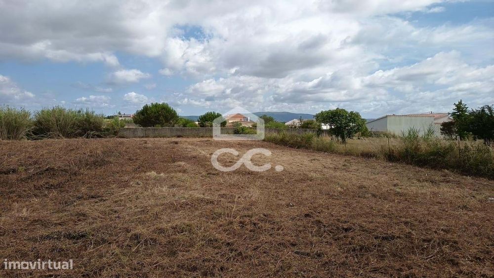Terreno Urbanizável com 1.560 m², em Barrocalvo, Bombarral