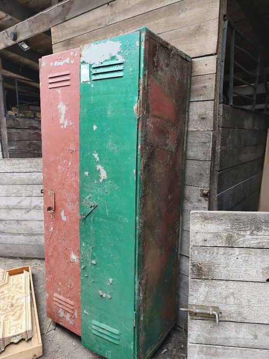 Stara Szafka Pracownicza do renowacji