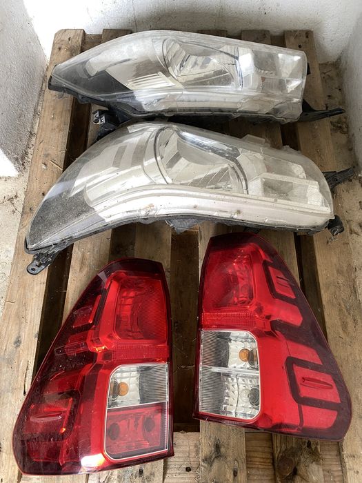 Farois e Farolins Toyota Hilux 2015-