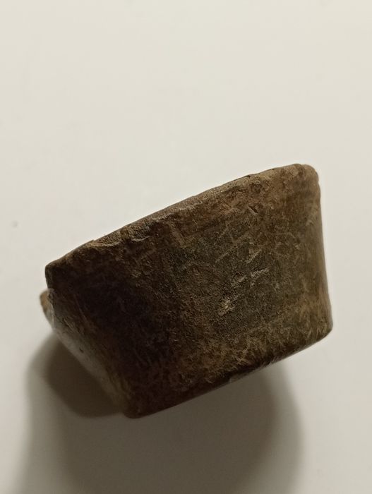 Peça antiga em metal