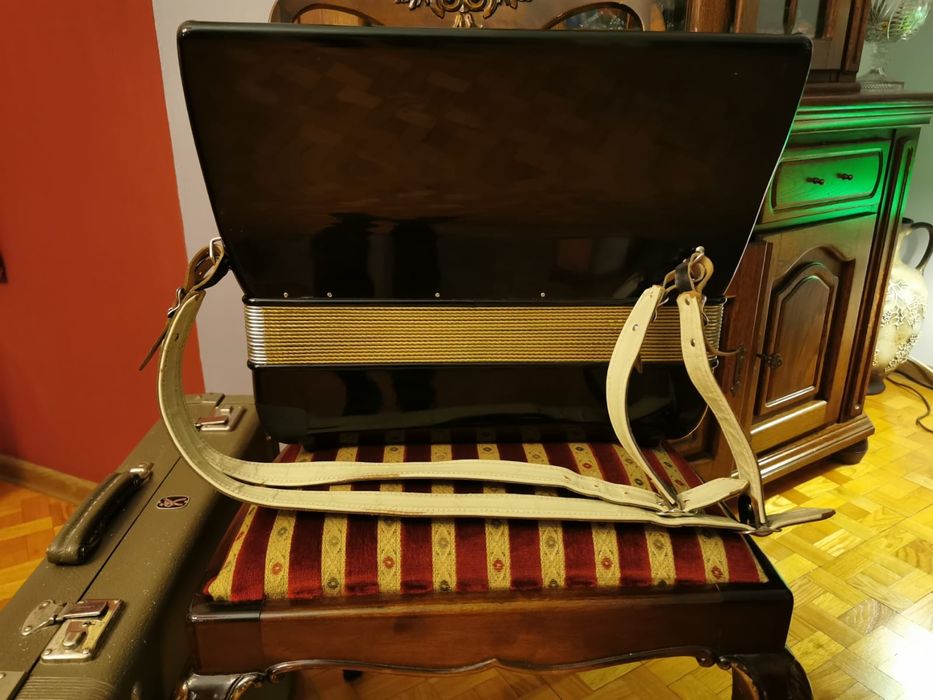 Akordeon Hohner Lucia III z futerałem