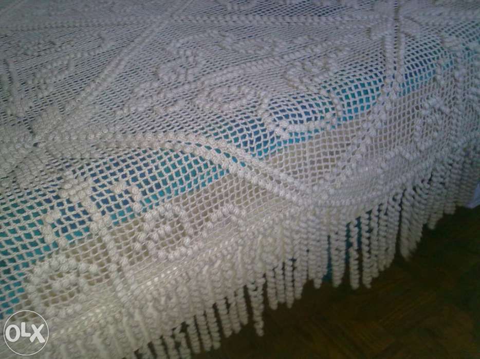 Colcha bordada a mao