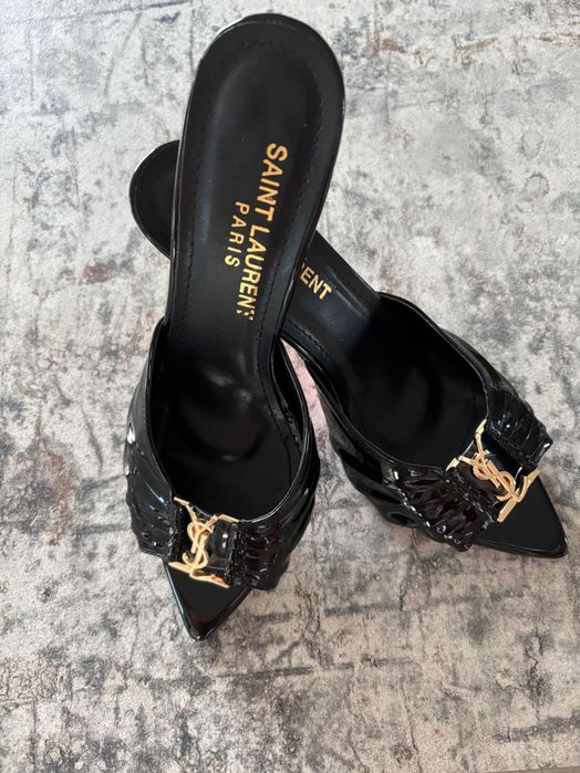 Klapki YSL 39. Czarne