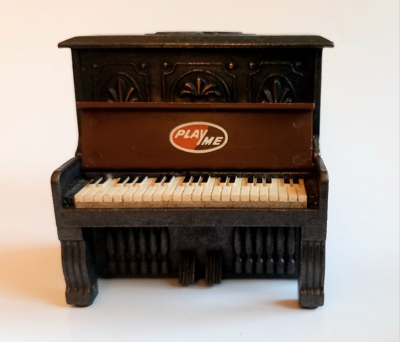 4 Miniaturas /Afias em metal