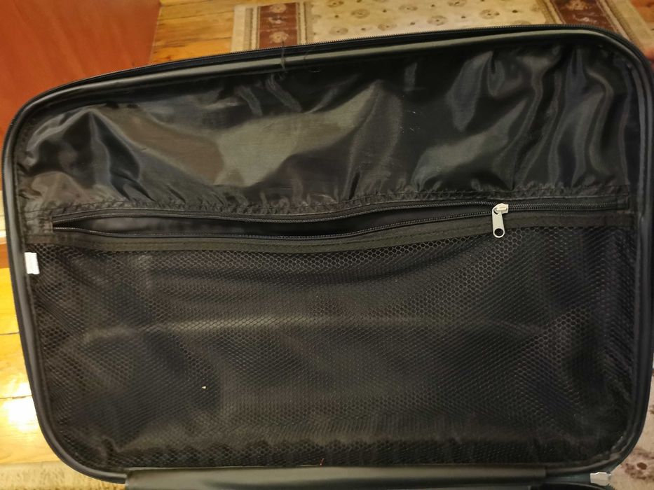 Średnia walizka bez kółka