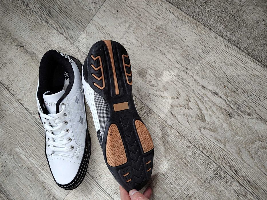 Nowe buty sportowe męskie