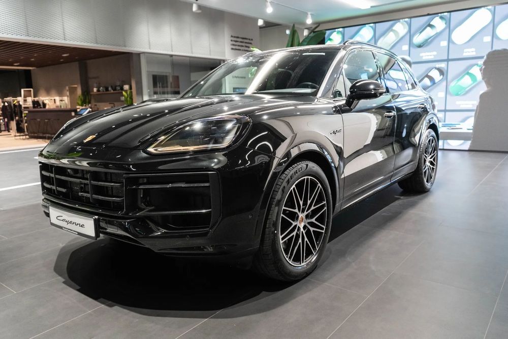 Porsche Cayenne IB1ZKQ-E-Hybrid Black Edition