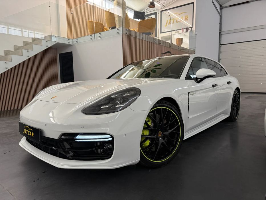 Porsche Panamera Sport Turismo 4 E-Hybrid Platinum Edition