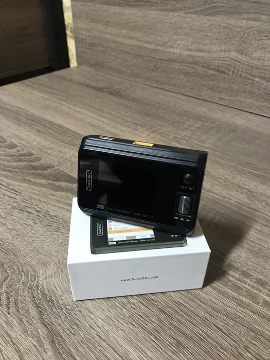 Зарядний пристрій ToolkitRC M6D