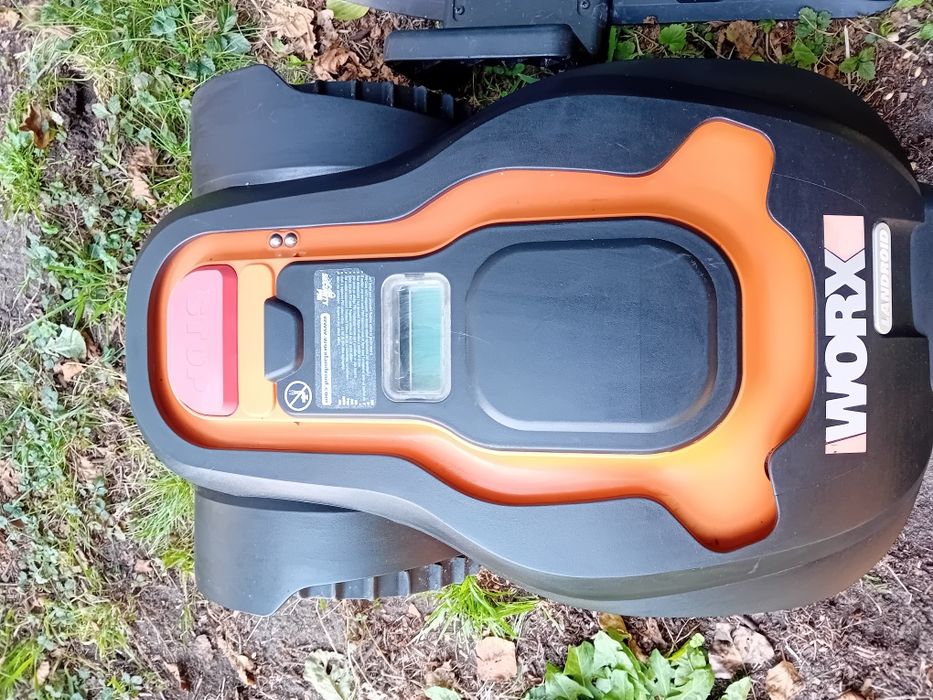 Robot koszący Worx Landroid M1000 (model WG796E.1) wraz ze stacją ładującą i zasilaczem
