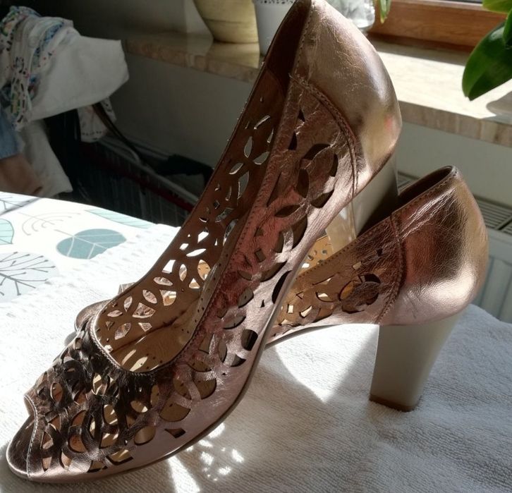 Eleganckie ażurowe buty miedziane Aga 40
