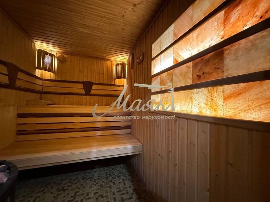 Крутий будинок з новим ремонтом в тихому місці.