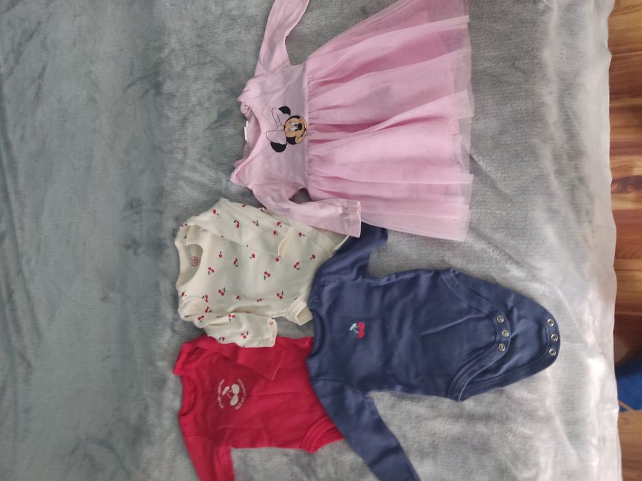 Paka/zestaw ubranek niemowlęcych 56-62