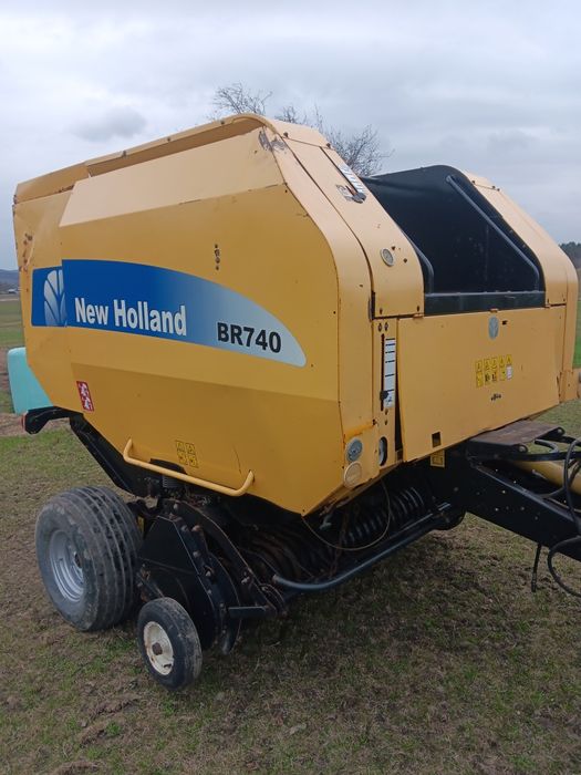 Prasa  new holland 740br