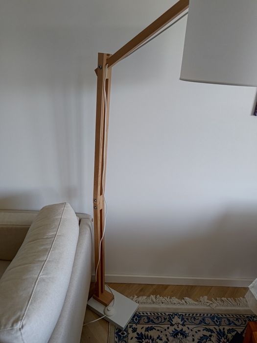 Candeeiro de pé alto