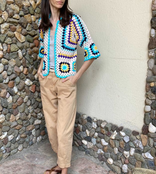 Casaco Mulher Cardigan Crochet lã para mulher feito a mao / flor