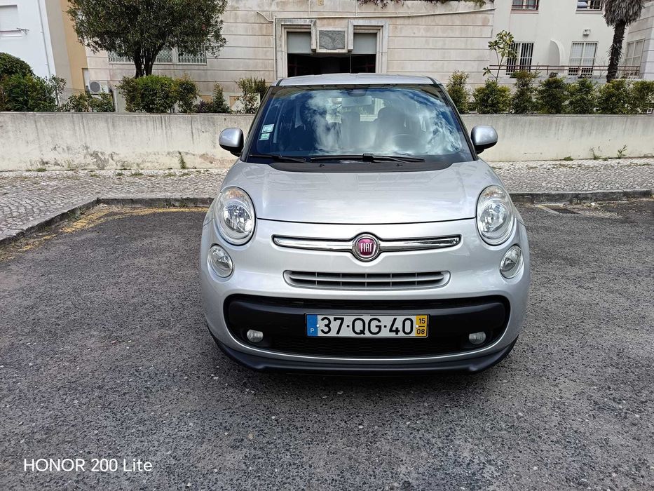 Viatura Fiat 500 L em ótimo estado. Sempre o mesmo proprietário.