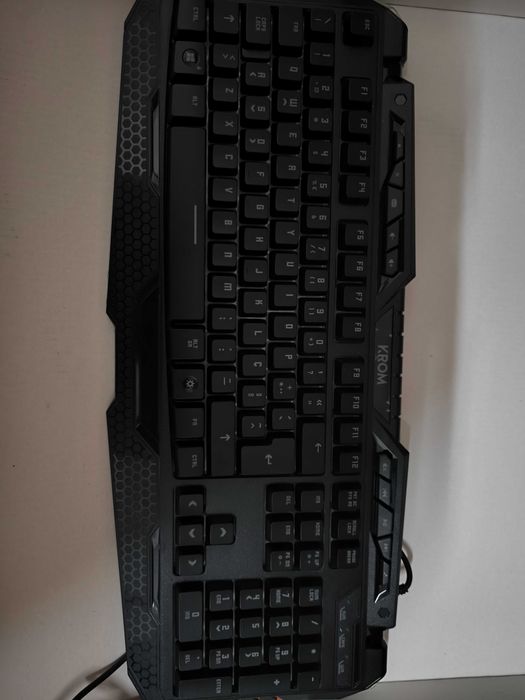 Vendo teclado krom Kyra RGB gaming