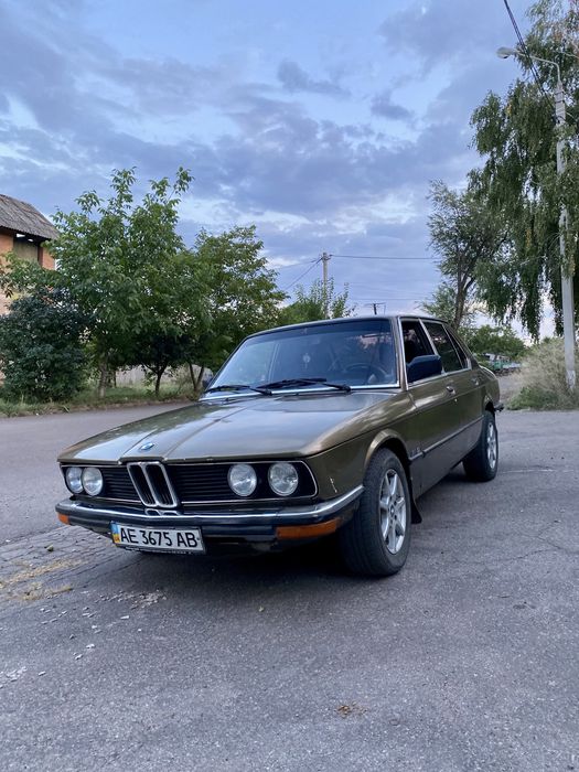 BMW 520 E12 1979 год 2 литра бензин . На ходу