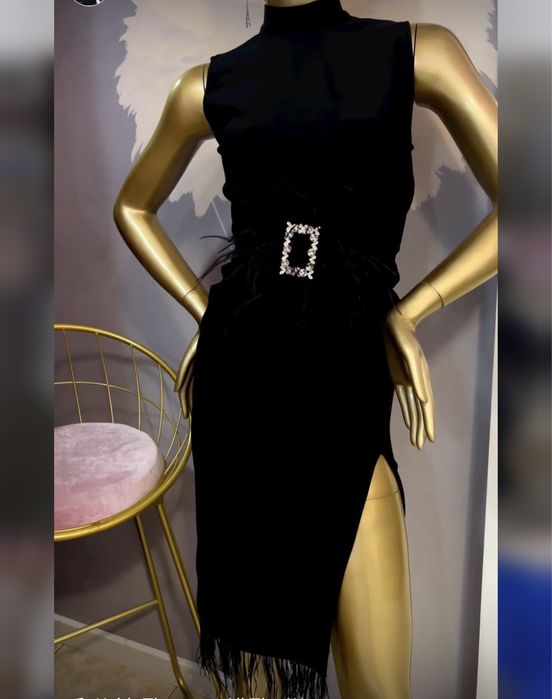 Плаття бандажне вечірнє з пір’ям