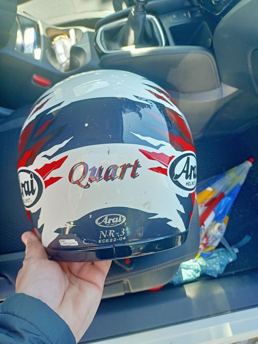 Capacete Arai (NR-3 Quart)