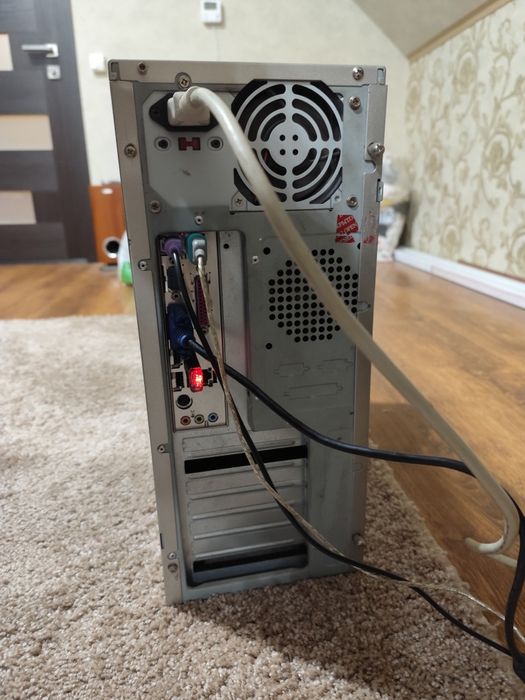 Продам Компьютер в сборе: системник+монитор+мышь+клавиатура+провода