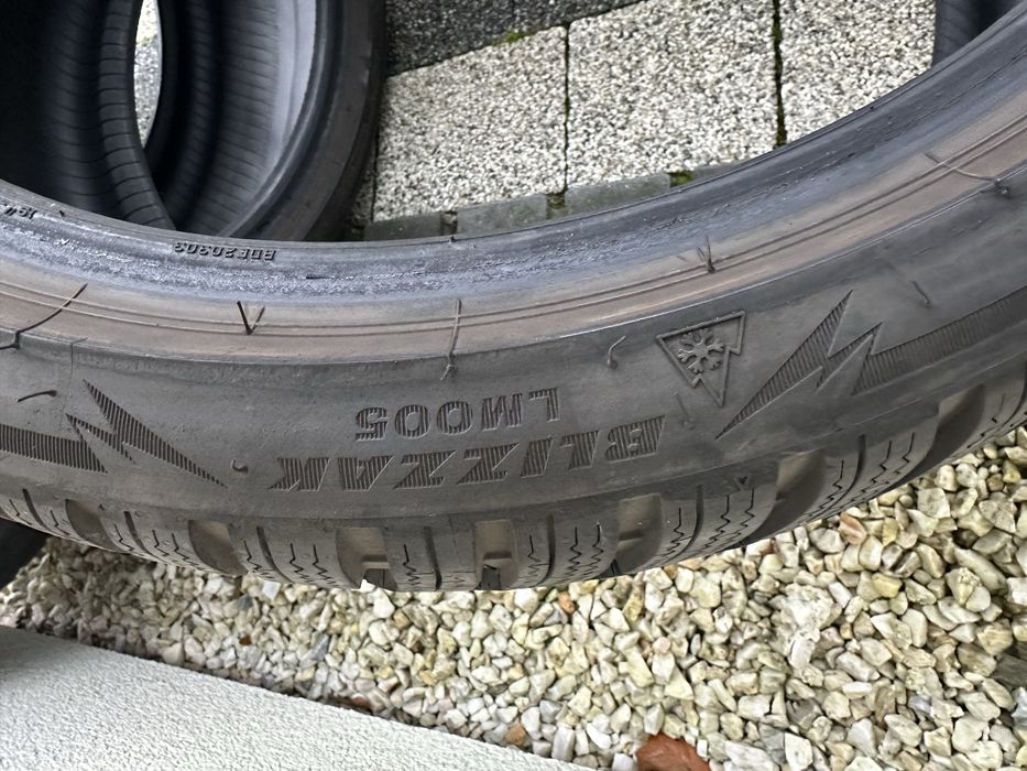 Opony Zimowe Bridgestone Blizak LM005 245/35/19 93W 7-8mm DOT 3922 BDB
