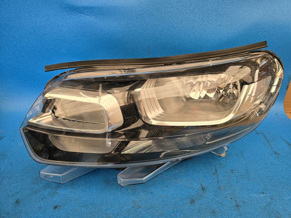 Lampa Przód Lewa Europa Citroen Jumpy Opel Vivaro Uszkodzona