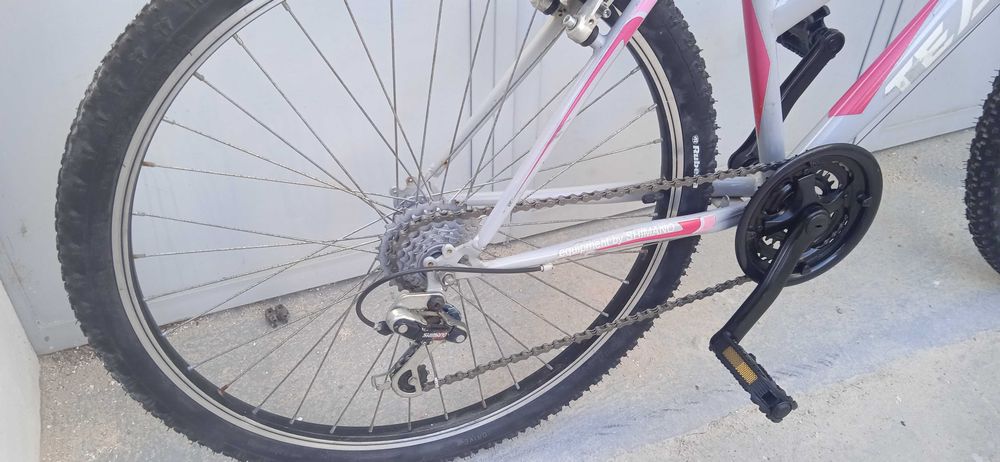 Bicicleta montanha roda 26 6V. Impecável