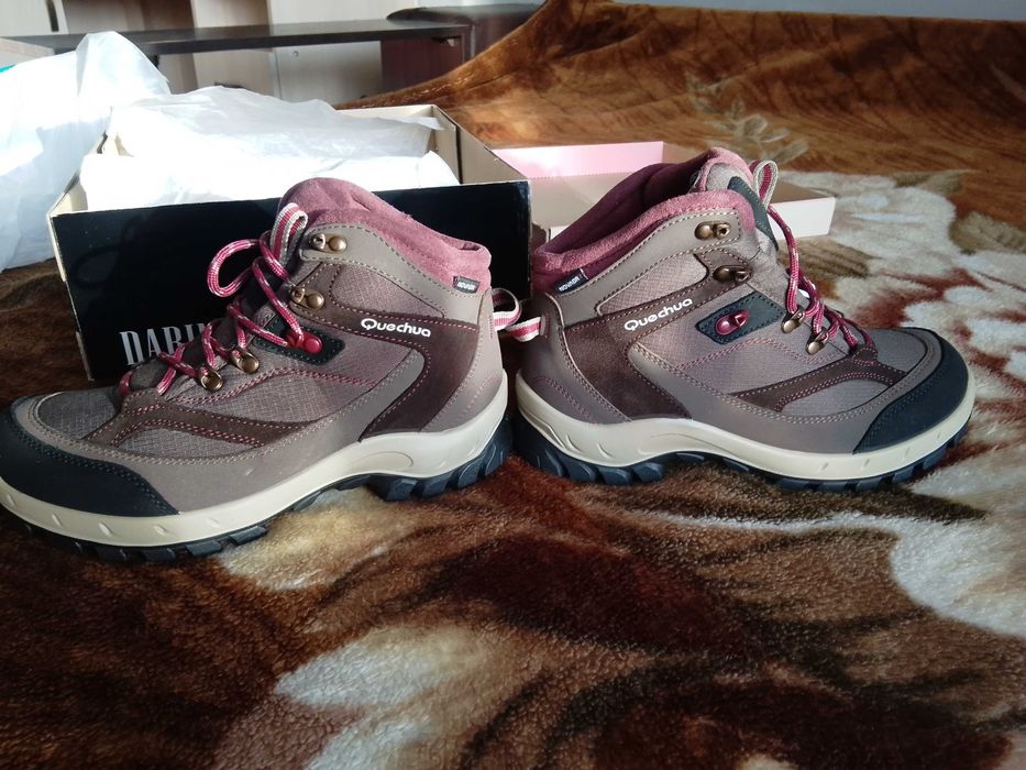 Продам нові кросівки.