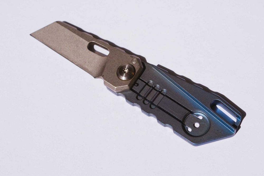 Nóż składany EDC ze stali proszkowej SV35N, tytan Kraków