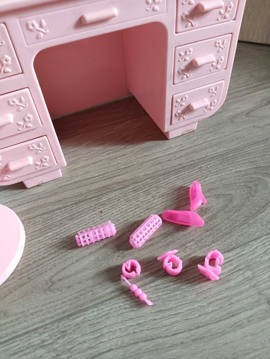 Meble Barbie Betty Toaletka lata 80/90 świecąca + akcesoria