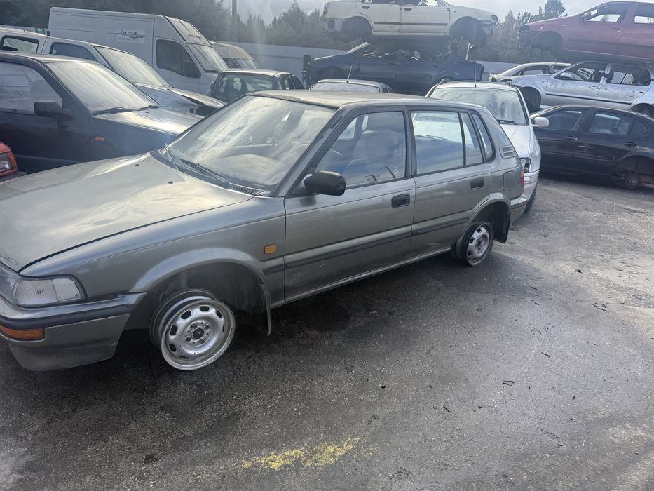 Toyota  Corolla E90 (peças)