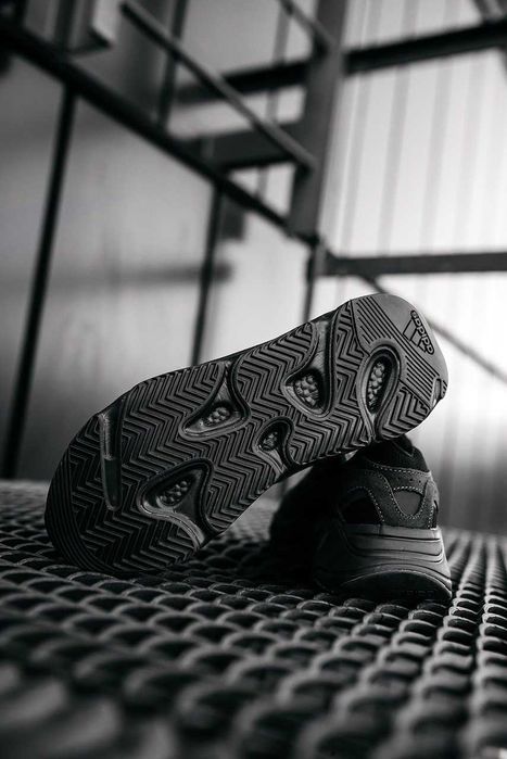 Кросівки Adidas Yeezy Boost 700 V2 Premium Black