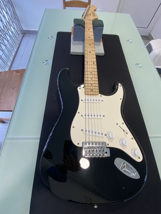 Squier Stratocaster Affinity 2017 Black-Maple com setup oferecido