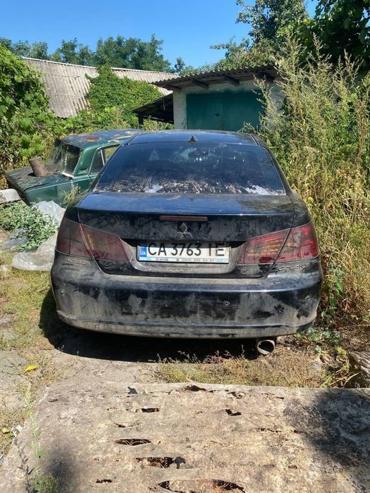 Продається запчастини на авто Mitsubishi