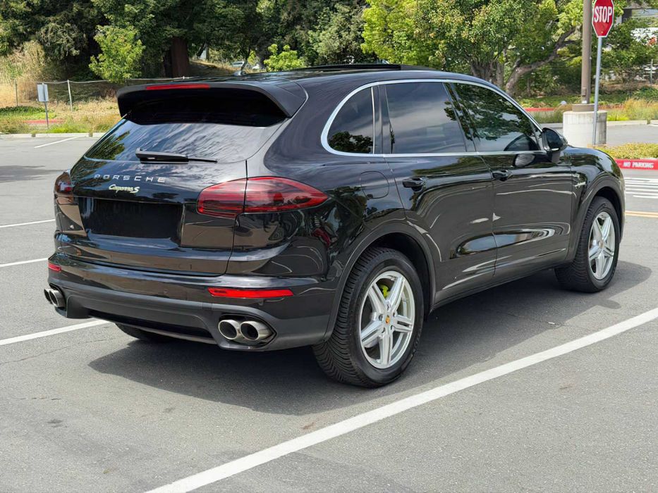 Porsche Cayenne Hybrid      2016