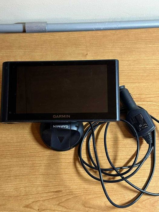 Garmin nüviCam LMT GPS навігатор з відеореєстратором  | Карти | Трафік