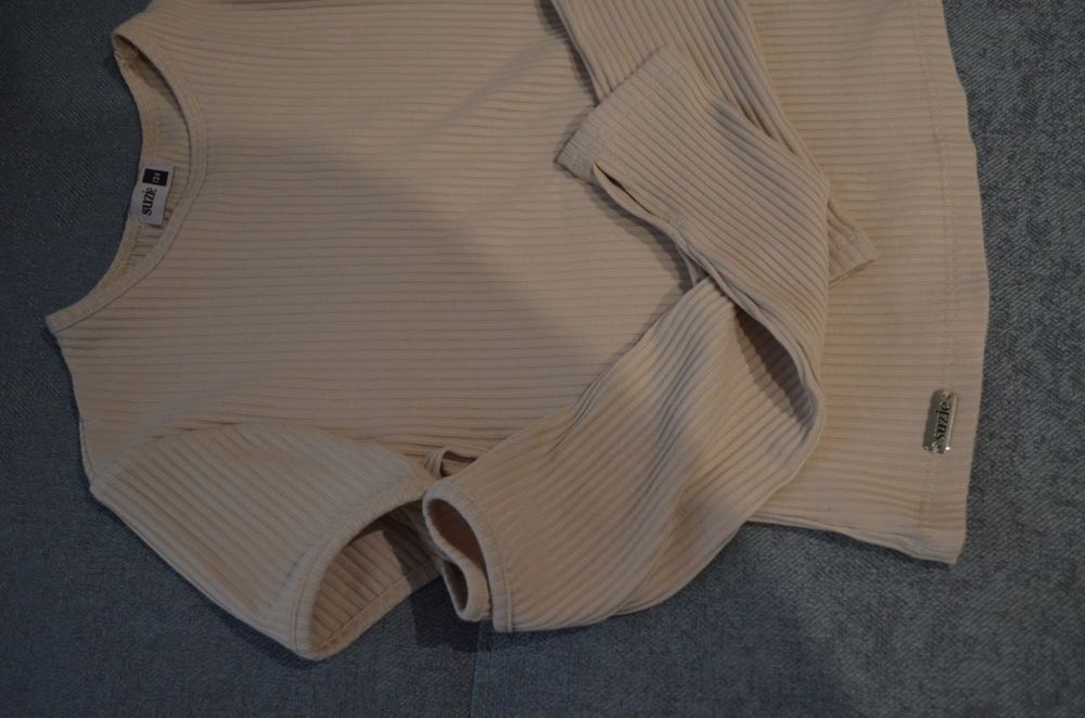 Гольф на дівчинку 134 розмір новий