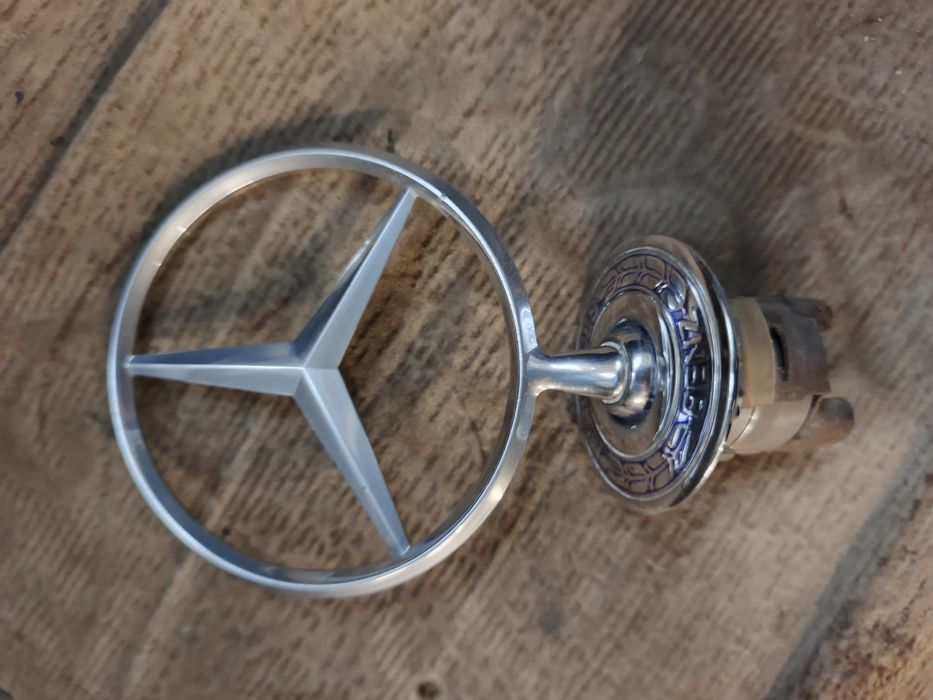 Значок Мерседес w211