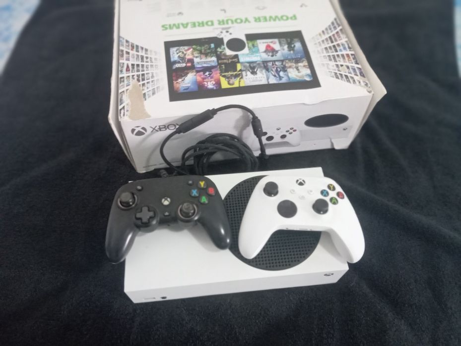 Xbox series S  + TV
1 controle
Seminovo