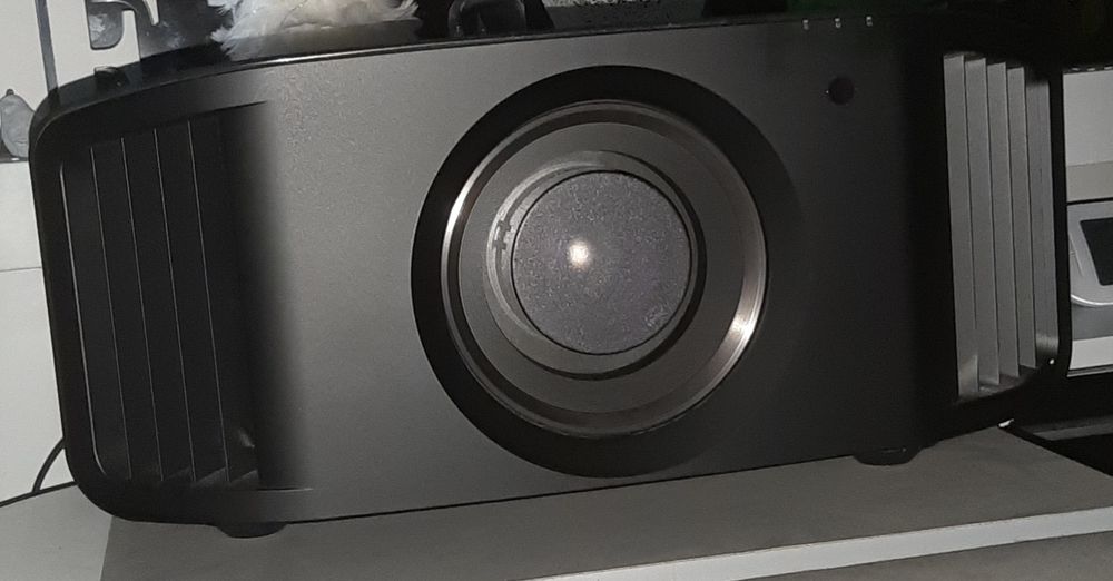 Projektor 4k firmy JVC DLA-N7 czarny