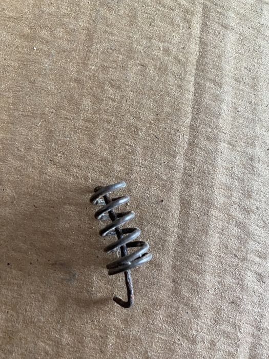 Пружина колодок ручника Мерседес w201