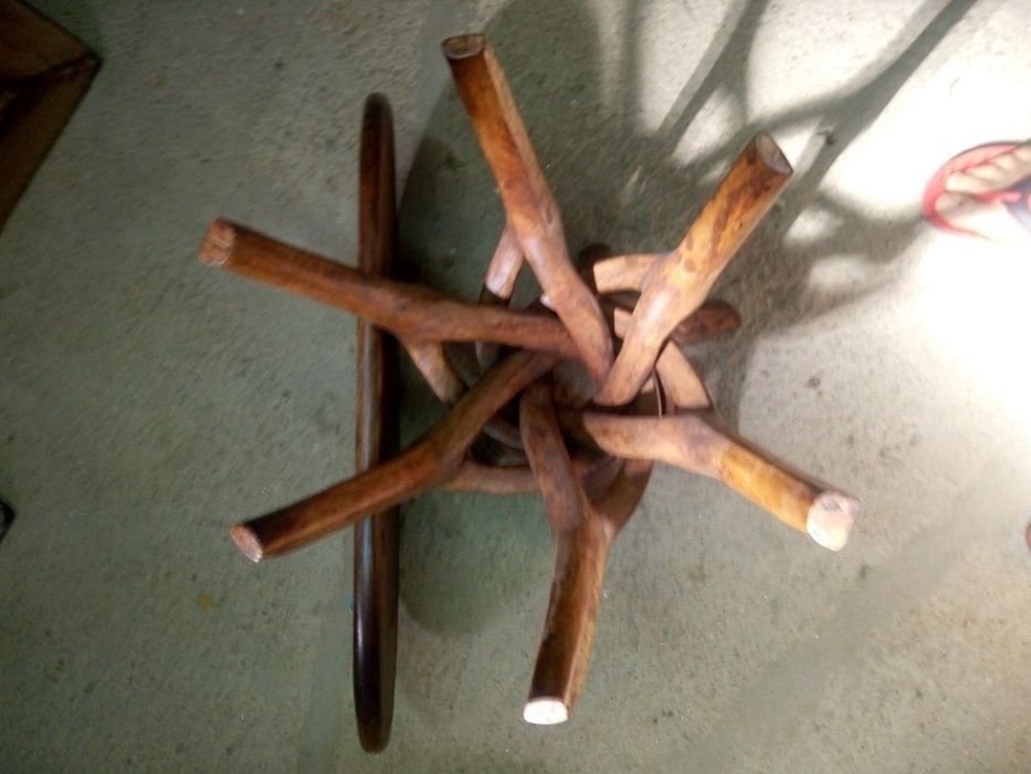 Mesa Africana com pernas num só bloco de madeira