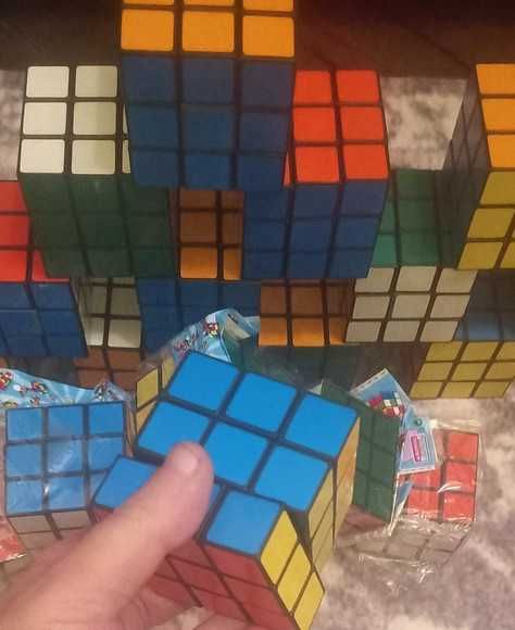 Cubo Mágico ou de Rubik , com portes de envio incluídos..