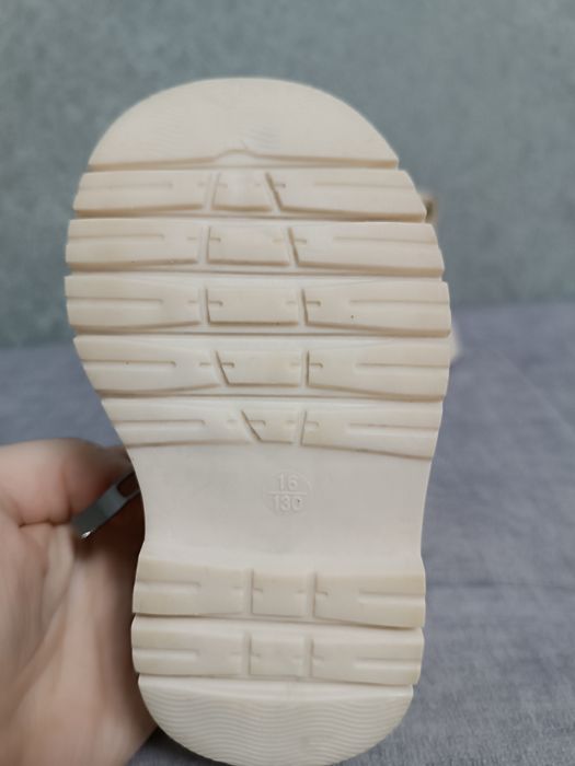 Модні черевички для дівчинки