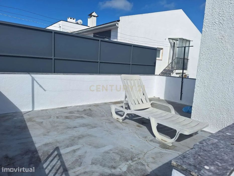 Arrendamento T3 - Andar de Moradia + Sótão - 1.650,00€